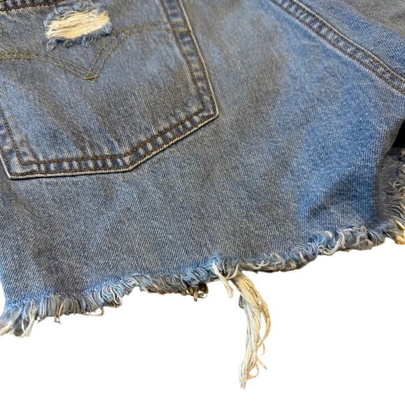 NEW Levi’s 501 High Rise Distressed Denim Shorts Sz 30 - Picture 9 of 16
